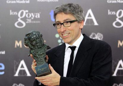 David Trueba con el Goya a la mejor pel&iacute;cula por &#039;Vivir es f&aacute;cil con los ojos cerrados&#039;. 