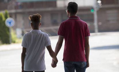 Una pareja gay que el pasado agosto fue agredida en Madrid.
