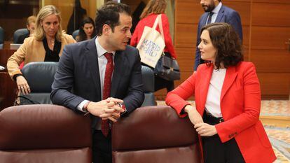 Ignacio Aguado  e Isabel Díaz Ayuso, durante una sesión plenaria en la Asamblea de Madrid en 2020.