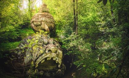 Una de las estatual del jardín de Bomarzo, en Viterbo (Italia).