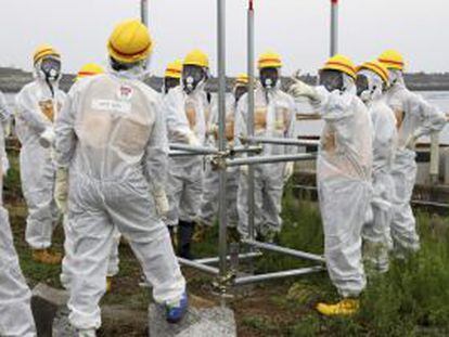 Miembros de la Autoridad de Regulaci&oacute;n Nuclear inspeccionan la nuclear. 