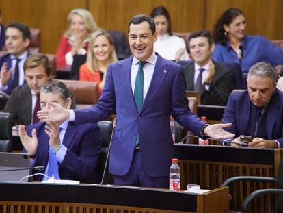 El presidente de la Junta de Andalucía, Juan Manuel Moreno, en la sesión de control en el Parlamento de Andalucía.