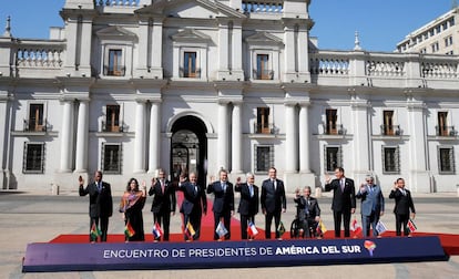 Foto de familia de los presidentes de Prosur, frente a La Moneda, en Santiago de Chile.
