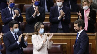 Pablo Casado recibe el aplauso de los suyos, tras su última intervención el pasado miércoles en el Congreso de los Diputados.
