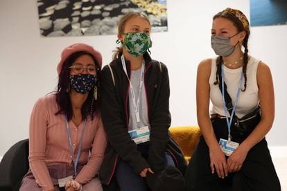 La activista argentina Nicole Becker (derecha) junto a Greta Thunberg.