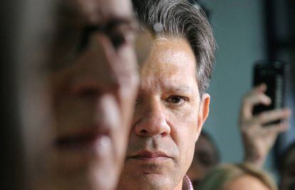 El candidato presidencial Fernando Haddad después de votar.