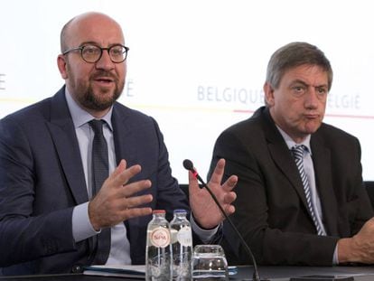 El primer ministro, Charles Michel, junto al titular de Interior Jan Jambon, de la N-VA.