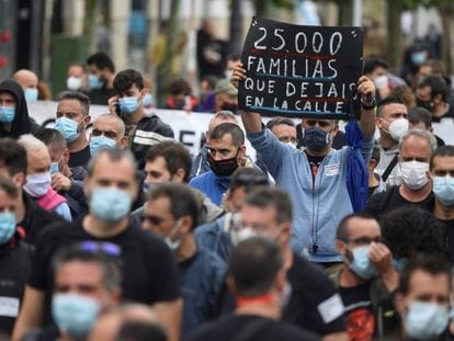 Los trabajadores de Nissan en Barcelona protestan por las calles de Santander, la semana pasada.