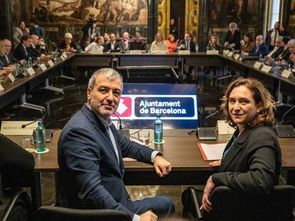 La alcaldesa de Barcelona, Ada Colau, y el primer teniente de alcalde de Barcelona, Jaume Collboni, durante la reunión con agentes económicos. En vídeo, Barcelona lanza la "Opportuniy Week" para intentar paliar las pérdidas del Mobile.