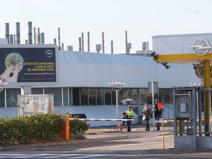 Entrada de la factoría de Opel en Figueruelas. 