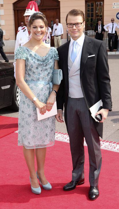 Victoria de Suecia y su esposo Daniel, duque de Västergötland, llegan a la boda de Alberto de Mónaco y Charlene.