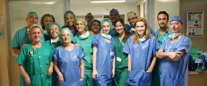 El equipo m&eacute;dico del Hospital Virgen del Roc&iacute;o que ha operado a los menores de forma voluntaria. 