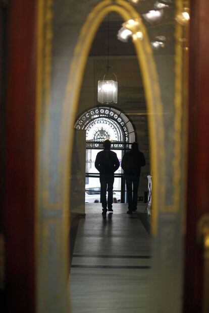 Al fondo la entrada por la calle del Prado.