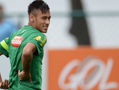 Neymar se entrena con Brasil en Río. 