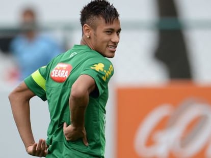 Neymar se entrena con Brasil en R&iacute;o. 
