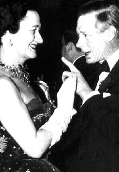 Los duques de Windsor, durante un baile en 1951