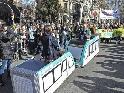 Manifestación por la unión de los tranvías por la Diagonal de Barcelona.