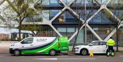 Una furgoneta de recarga de vehículos eléctricos de la compañía E-Gap.