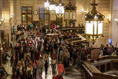 P&uacute;blico asistente a La Noche de los Museos en el Centro Cultural Kirchner.