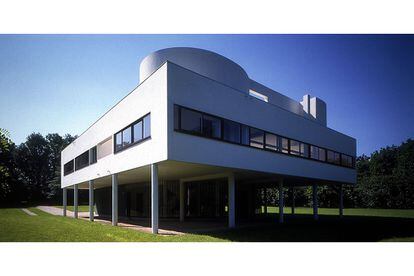Cincuenta años después de la muerte de Le Corbusier, su casa (1929-1931) sigue siendo uno de los edificios del siglo XX más significativos de Francia. El lema del arquitecto, "una casa es una máquina de habitar", se concreta en esta obra.