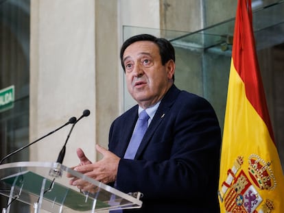 El presidente de Asaja, Pedro Barato, en una rueda de prensa después de su reunión con el ministro de Agricultura, Pesca y Alimentación y con responsables de los distintos eslabones de la cadena alimentaria, en la sede del Ministerio, a 29 de noviembre de 2021, en Madrid.