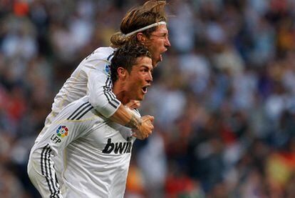 Cristiano y Ramos celebran el gol del triunfo