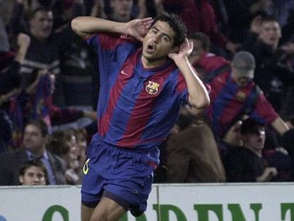 Riquelme celebra un gol con el Barcelona.