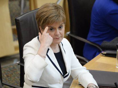 La primera ministra escocesa, Nicola Sturgeon, este miércoles en el Parlamento escocés. En vídeo, declaraciones de Sturgeon.