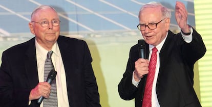 Charlie Munger ( a la izquierda), con Warren Bufett.