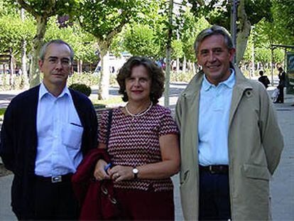 Los médicos Javier García Frade, Ana Sánchez y Francisco Fernández Avilés, de izquierda a derecha.