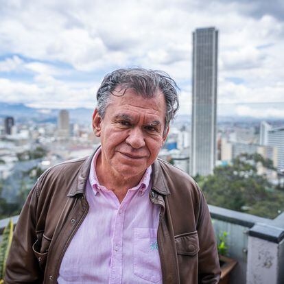León Valencia en su oficina en Bogotá (Colombia), el 7 de septiembre de 2022.