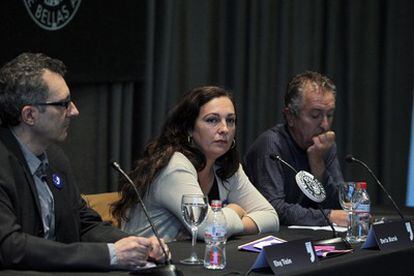 Berta Marsé, Eloy Tizón y José Antonio Garriga Vela, en el Cículo de Bellas Artes.