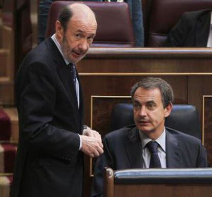 Rubalcaba y Zapatero, ayer en el Congreso. 