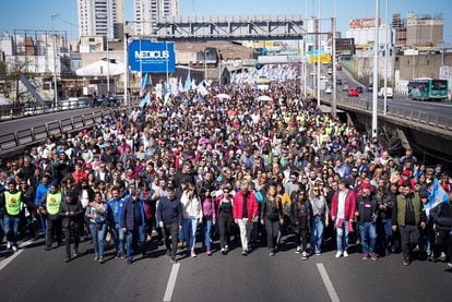 Concentración en repulsa al ataque contra Cristina Fernández en Buenos Aires.