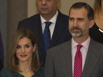 El rey Felipe VI, la reina Letizia y la reina Sof&iacute;a.