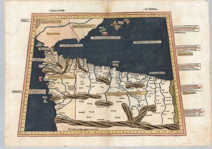 Este mapa recibe el nombre de 'Prima Affrice Tabula' (1482), de Nicolaus Germanus. Se trata de una carta incunable de la más valiosa edición impresa de la obra 'Geographia', de Ptolomeo, la publicada en la  ciudad alemana de Ulm en 1482. La tabula primera de África es uno de los cuatro mapas regionales dedicados por el sabio alejandrino al continente africano en el siglo II. Al estar dedicado a África, incluye solo de forma esquemática el sur de la península Ibérica y las islas Baleares, tal y como Ptolomeo las conocía en el siglo II. En la costa africana ya representa las ciudades de Exilissa y Risadirum, actuales Ceuta y Melilla. El azul del mar está obtenido a partir de polvo de lapislázuli.