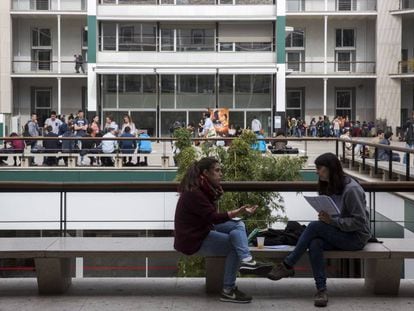 Estudiants al campus de la Universitat Pompeu Fabra a Barcelona.
