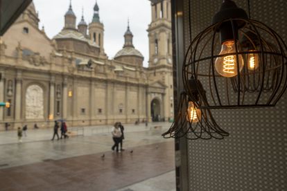 Several lamps lit, in a cafeteria in Zaragoza.