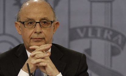 El ministro de Hacienda, Cristóbal Montoro, durante la rueda de prensa posterior a la reunión del Consejo de Ministros.