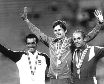 Jordi Llopart (esquerra), al podi dels Jocs Olímpics de Moscou, el 1980, amb la medalla de plata.