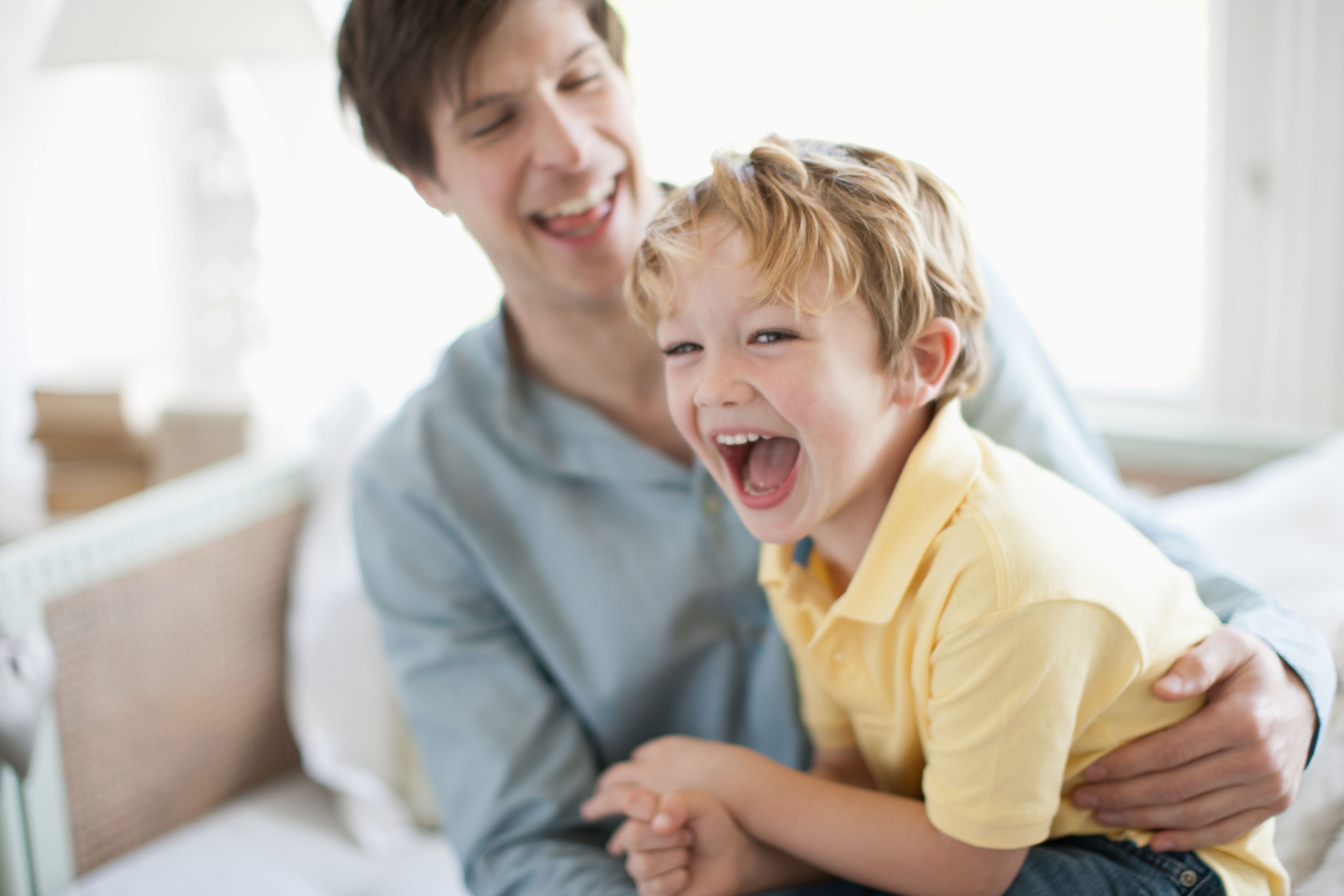 Claves para ayudar a un niño a gestionar sus emociones: escuchar, validar o no sobreproteger