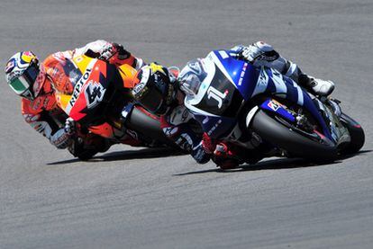 Jorge Lorenzo y Andre Dovizioso compiten en el Gran Premio de Italia.