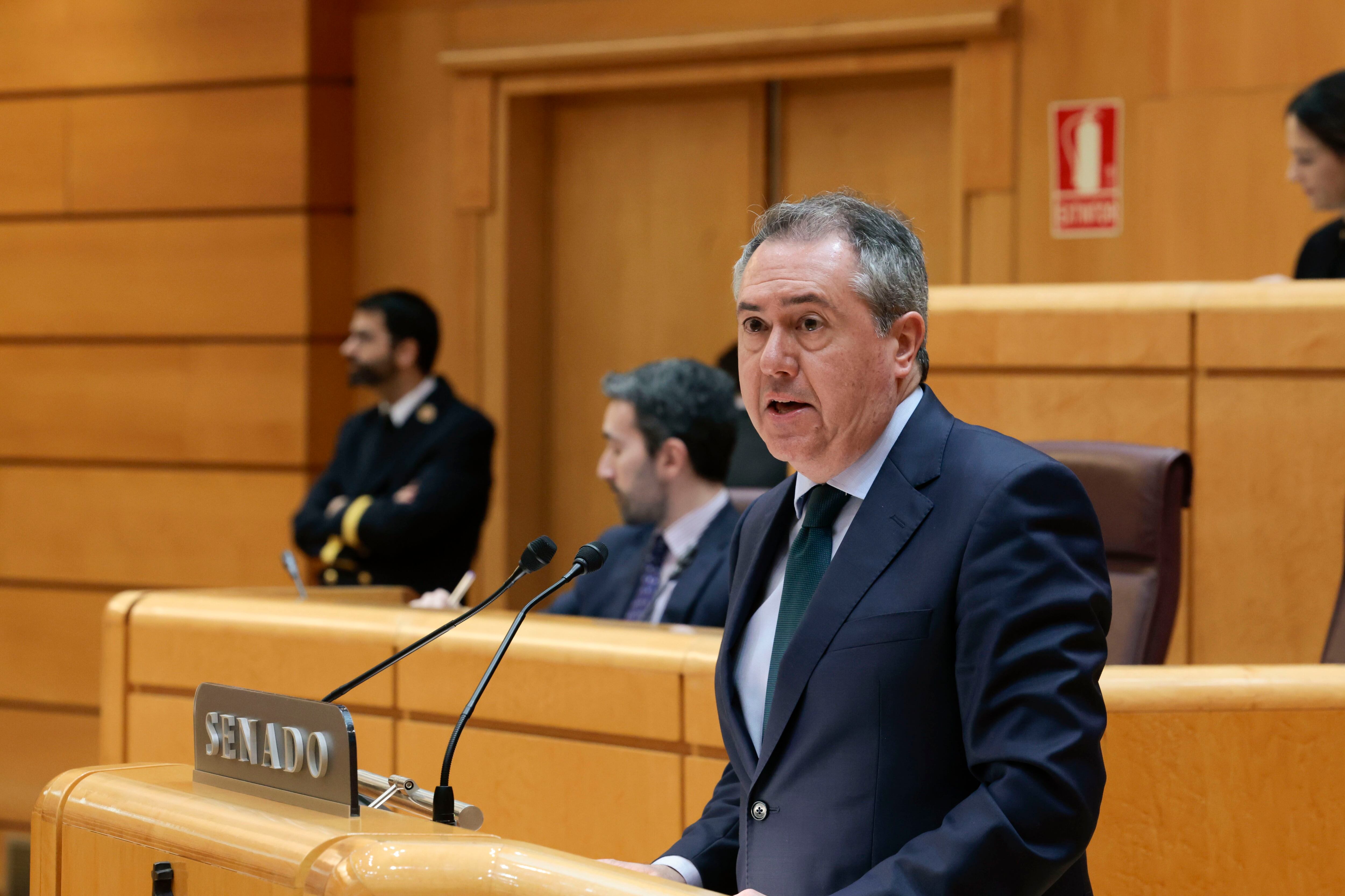 MADRID, 12/03/2024.- El senador del PSOE, Juan Espadas interviene en el pleno del Senado que este martes debate sobre la creación de una comisión de investigación sobre los contratos públicos realizados durante la pandemia de covid-19 relacionados con la intermediación de Koldo García. EFE/ Zipi
