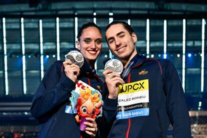 Dennis Gonzalez and Mireya Hernandez won a silver medal in the artistic swimming free mixed duet this Saturday at the World Championships in Doha.