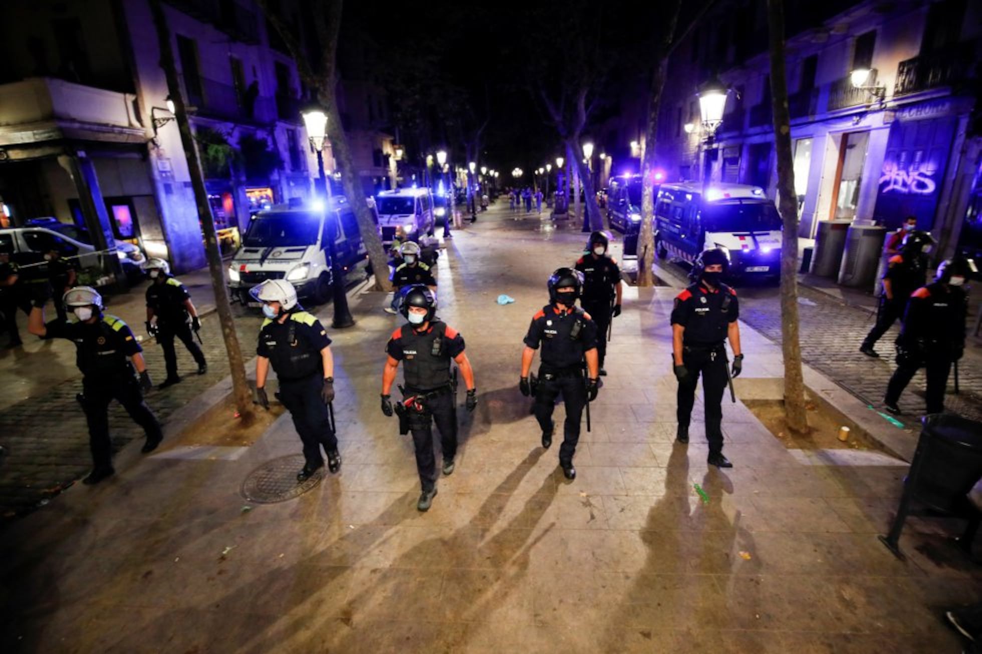 Cataluña Vuelve Al Toque De Queda | Fotos | Politica | EL PAÍS