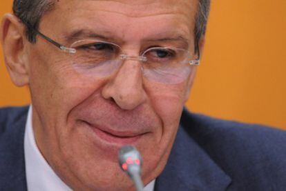 El ministro de Exteriores ruso sonríe durante una comparecencia