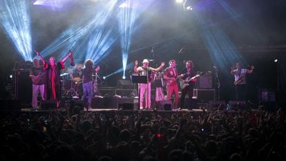 Emir Kusturica con su No Smoking Orchestra durante su actuaci&oacute;n en el Cruilla de Barcelona.