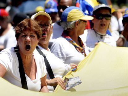 Opositores al gobierno de Maduro en una protesta en Caracas.