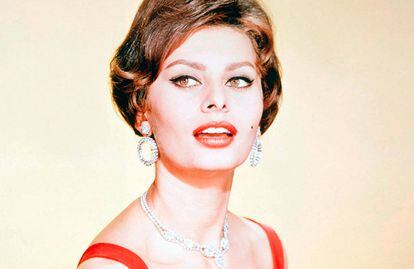 La italiana Sophia Loren fue una de las primeras bellezas latinas en rivalizar con las oxigenadas rubias de Hollywood. A sus 81 años, la oscarizada actriz sigue siendo recordada como una de las mujeres más bellas del cine.