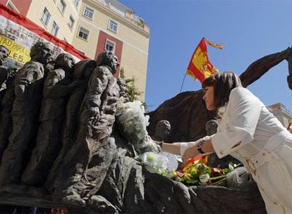 María Dolores de Cospedal, en el homenaje en Madrid a las víctimas de De Juana.